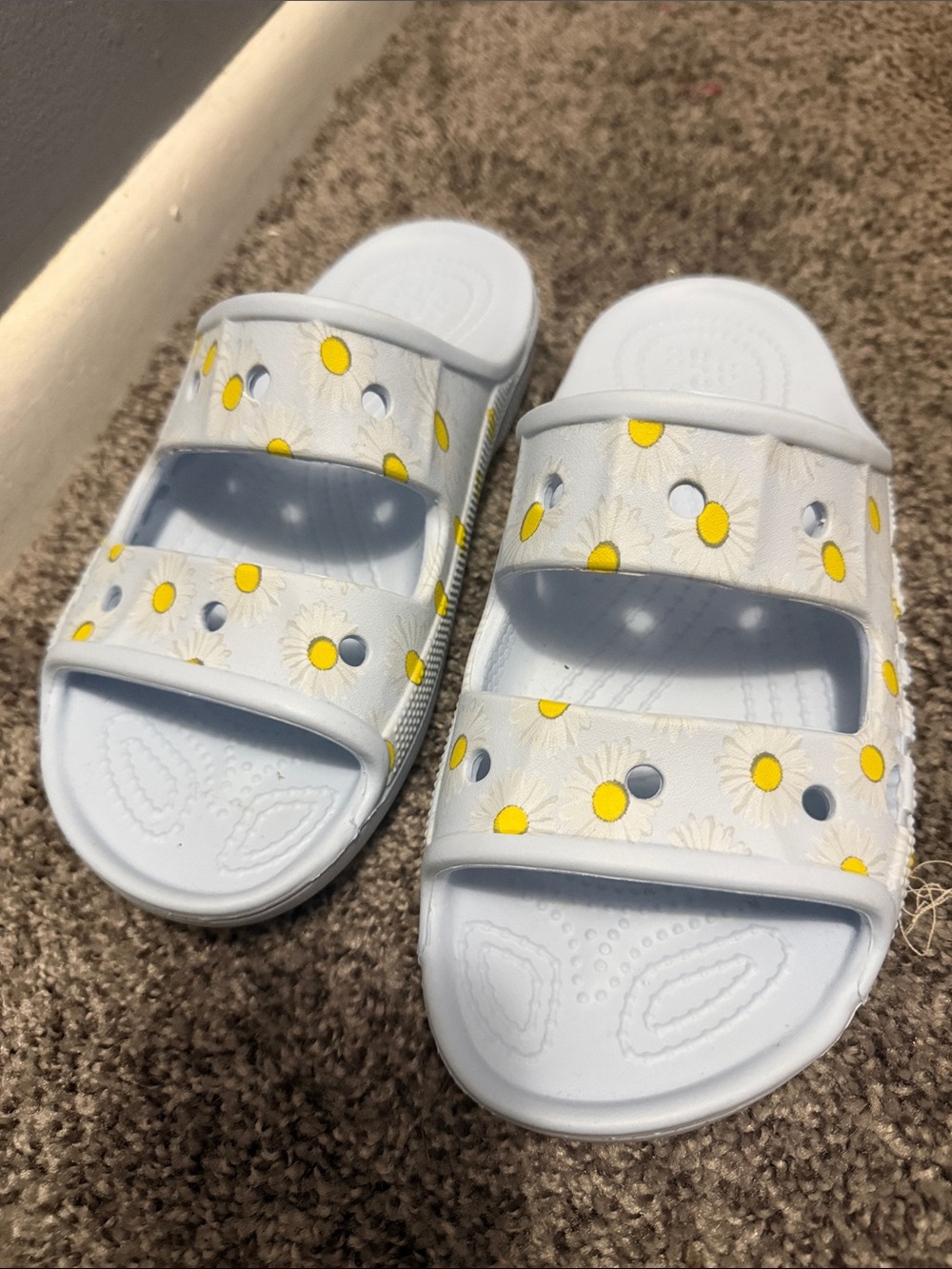 CROCS Kids White Daisy Slide Sandals with Yellow Centers